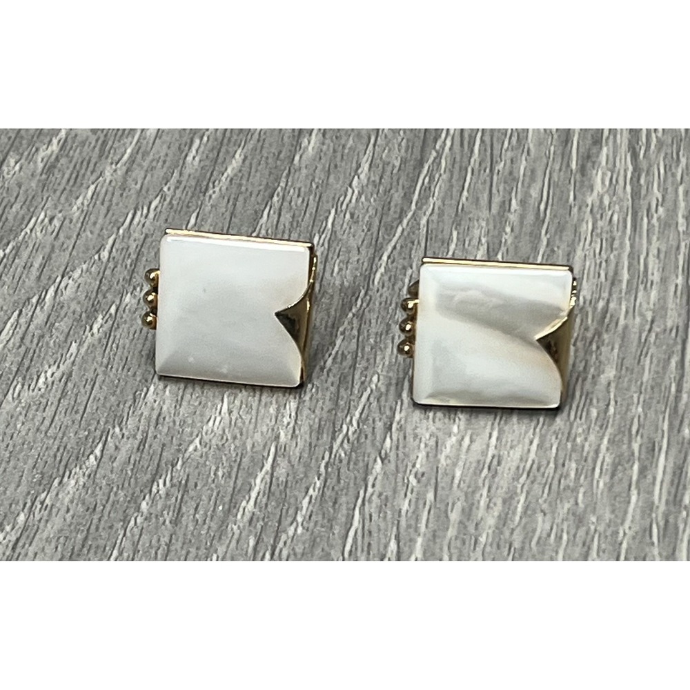 Vintage SWANK Men's Gold Tone Mother of Pearl Square Cufflinks Classic‎